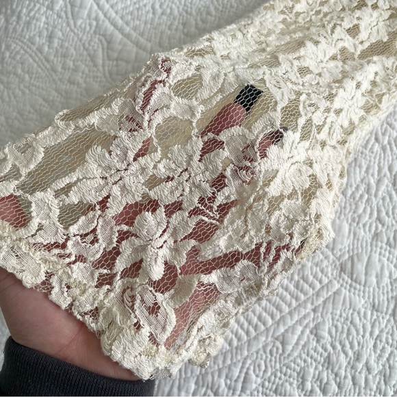 Lace mini dress - Picture 2 of 5